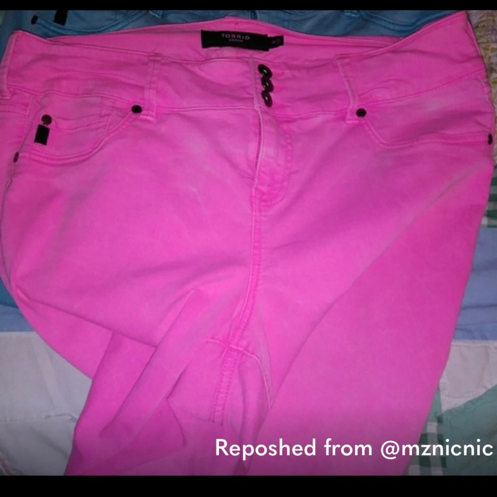 Bright Pink Torrid 3 button jeggings